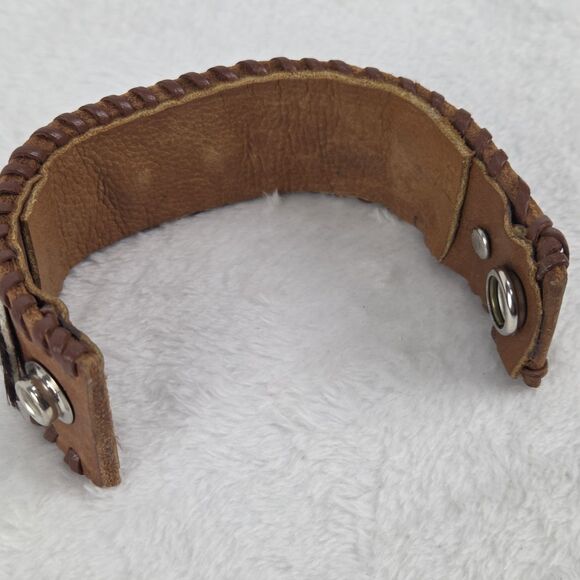 Leather Cowhide Western Cuff Bracelet Floral Medallion Snap Closure 8 Inch Boho - Picture 9 of 10